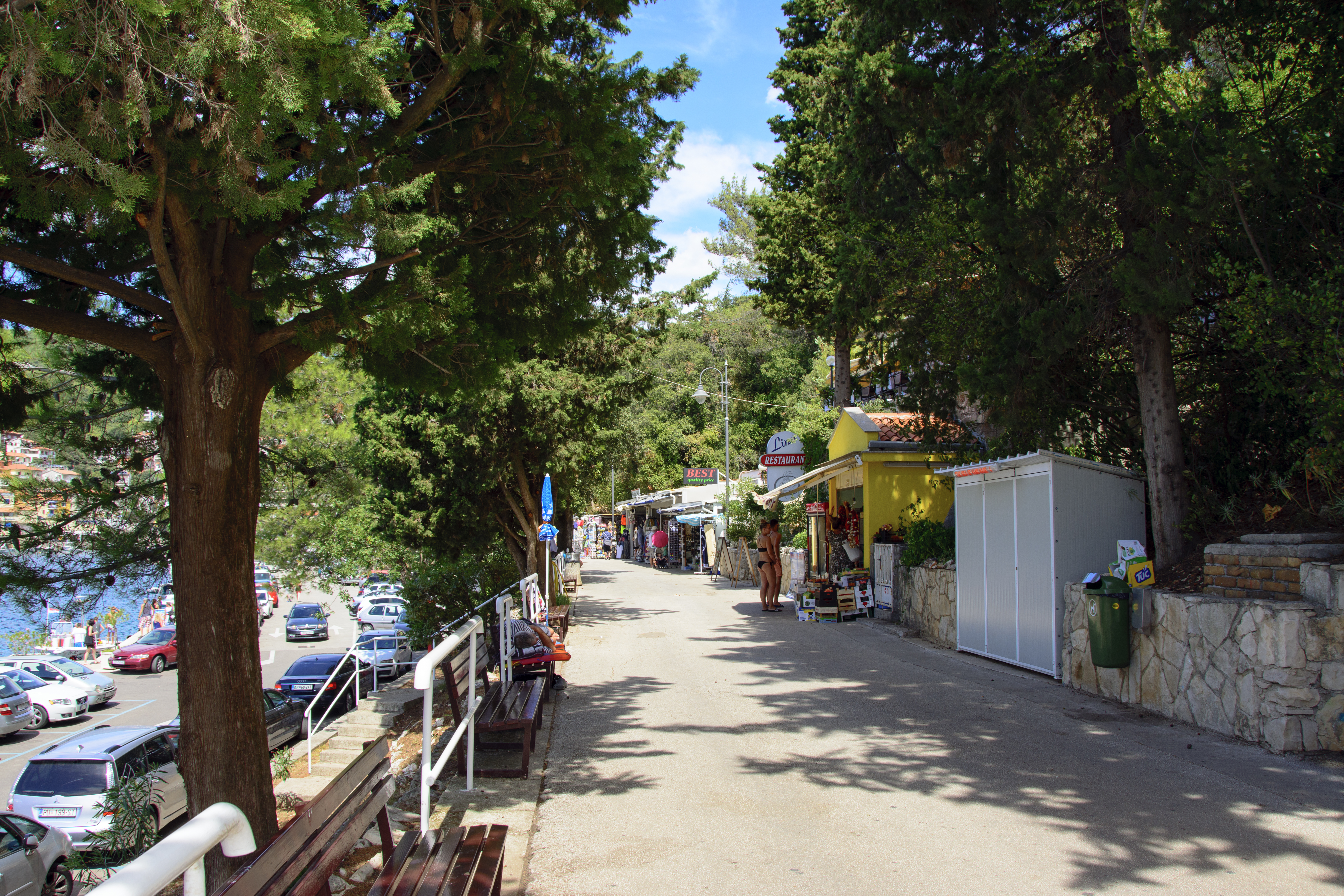 strandpromenad rabac kroatien