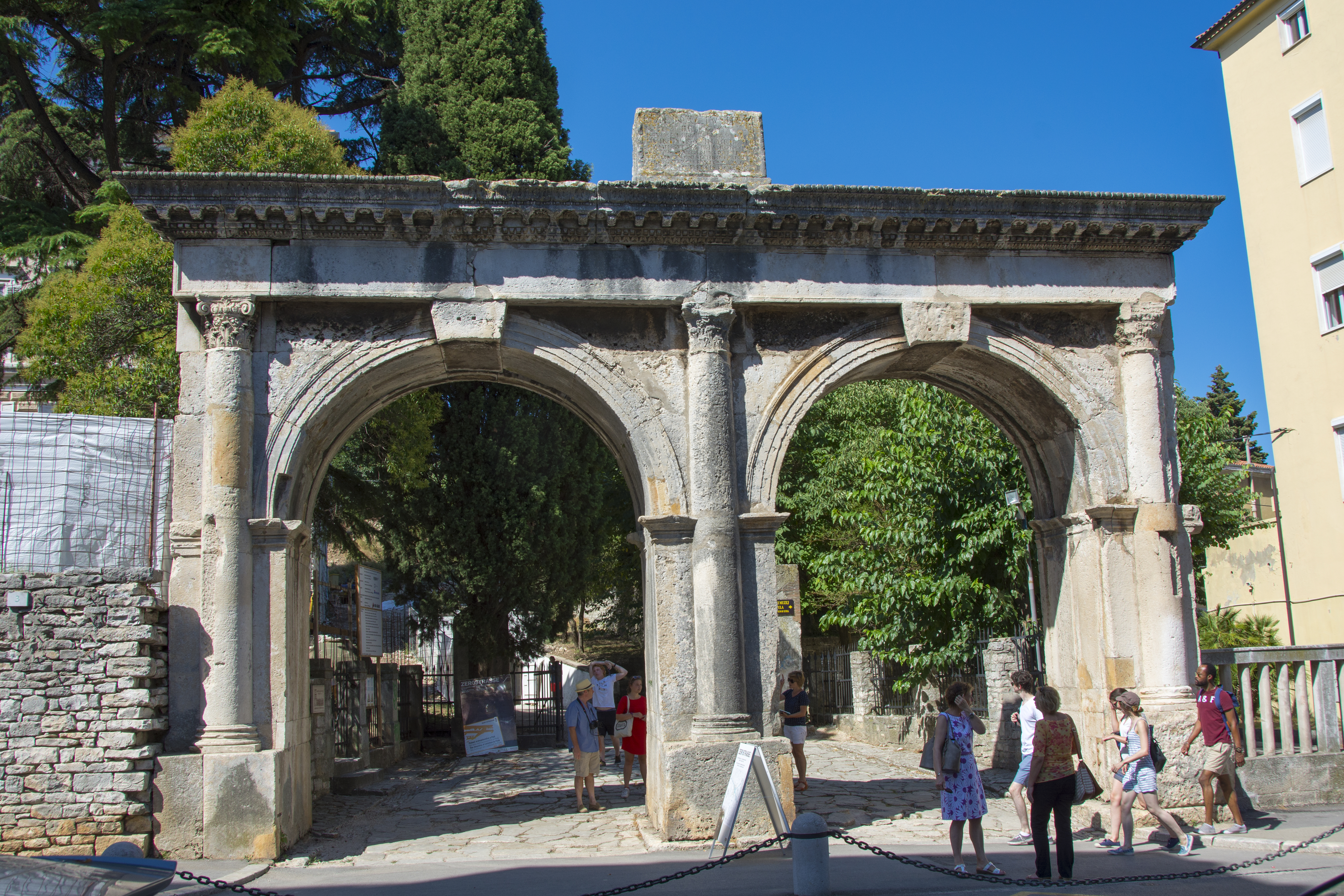 twin gates pula kroatien