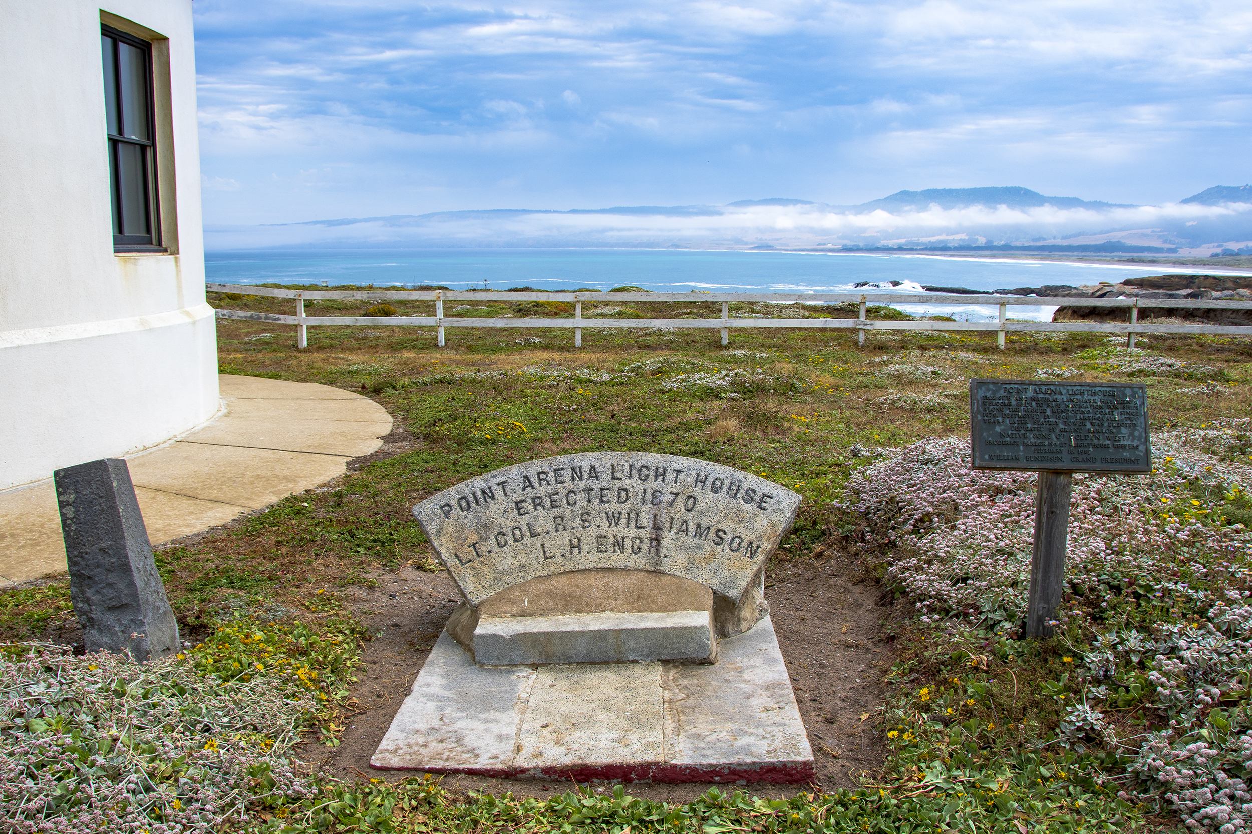 point arena lighthouse skylt