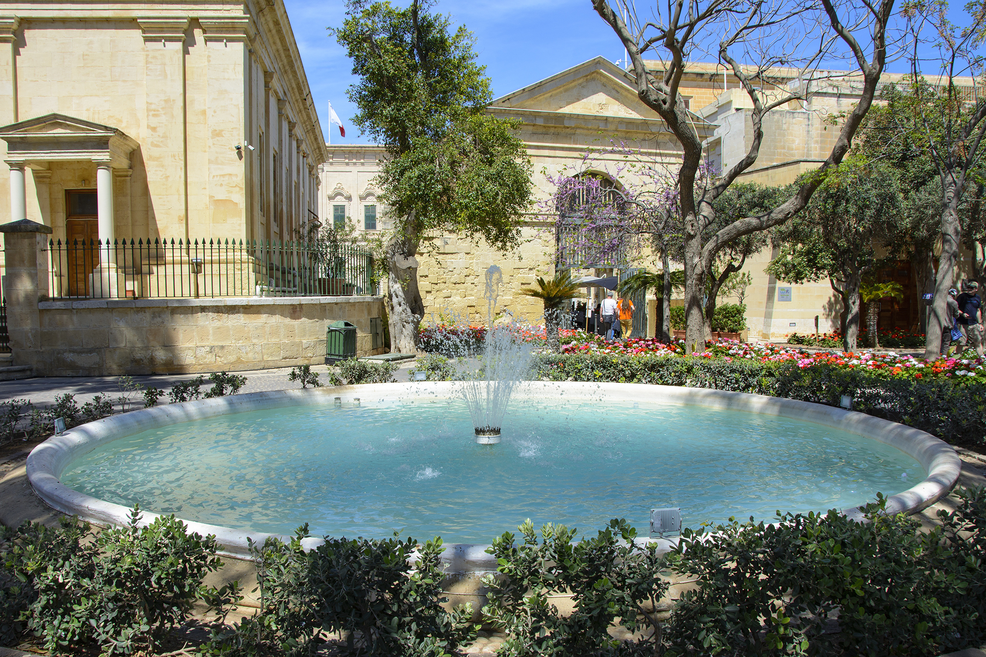 valletta upper barrakka gardens