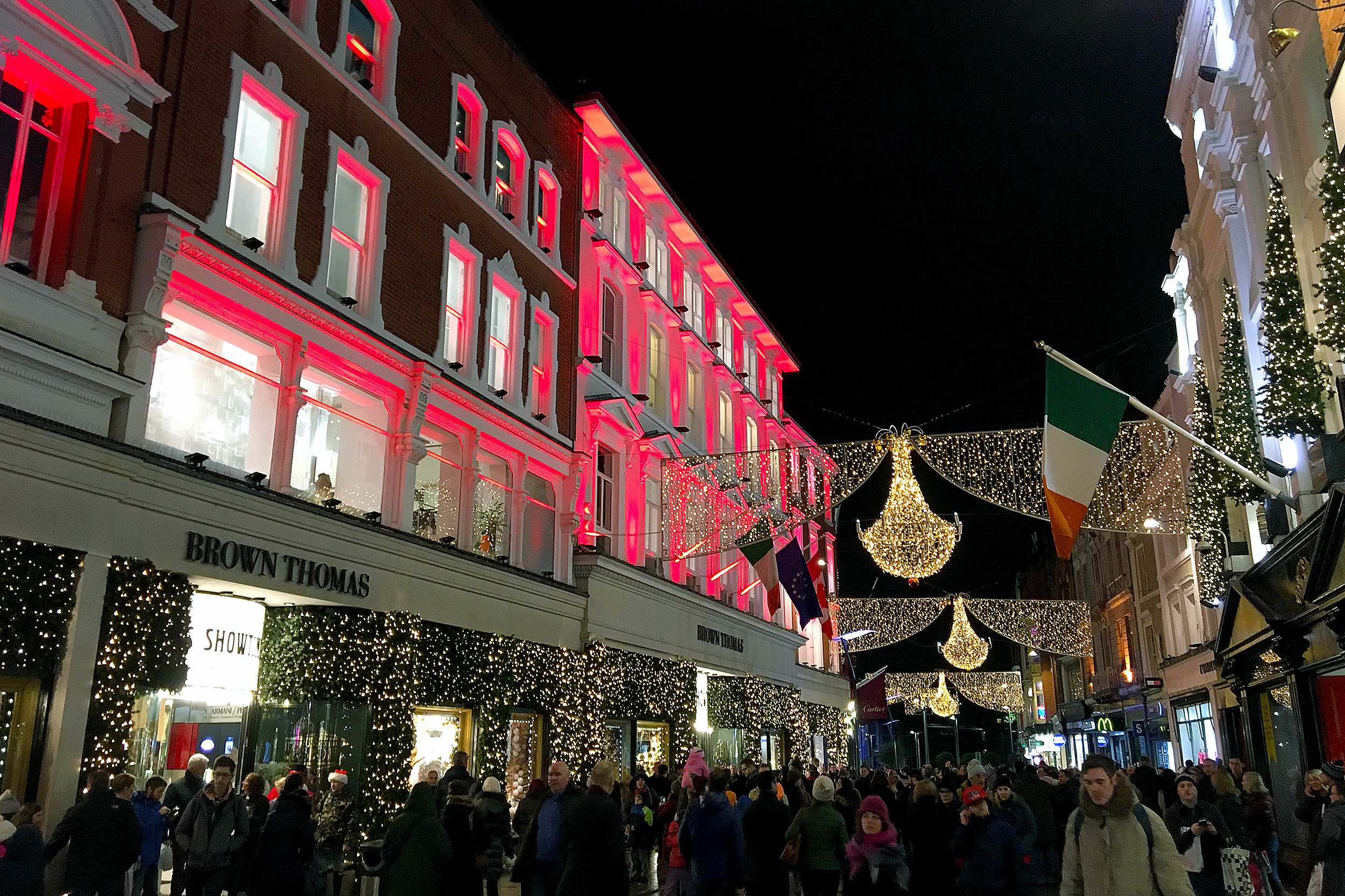 Ett julpyntat Dublin Grafton Street