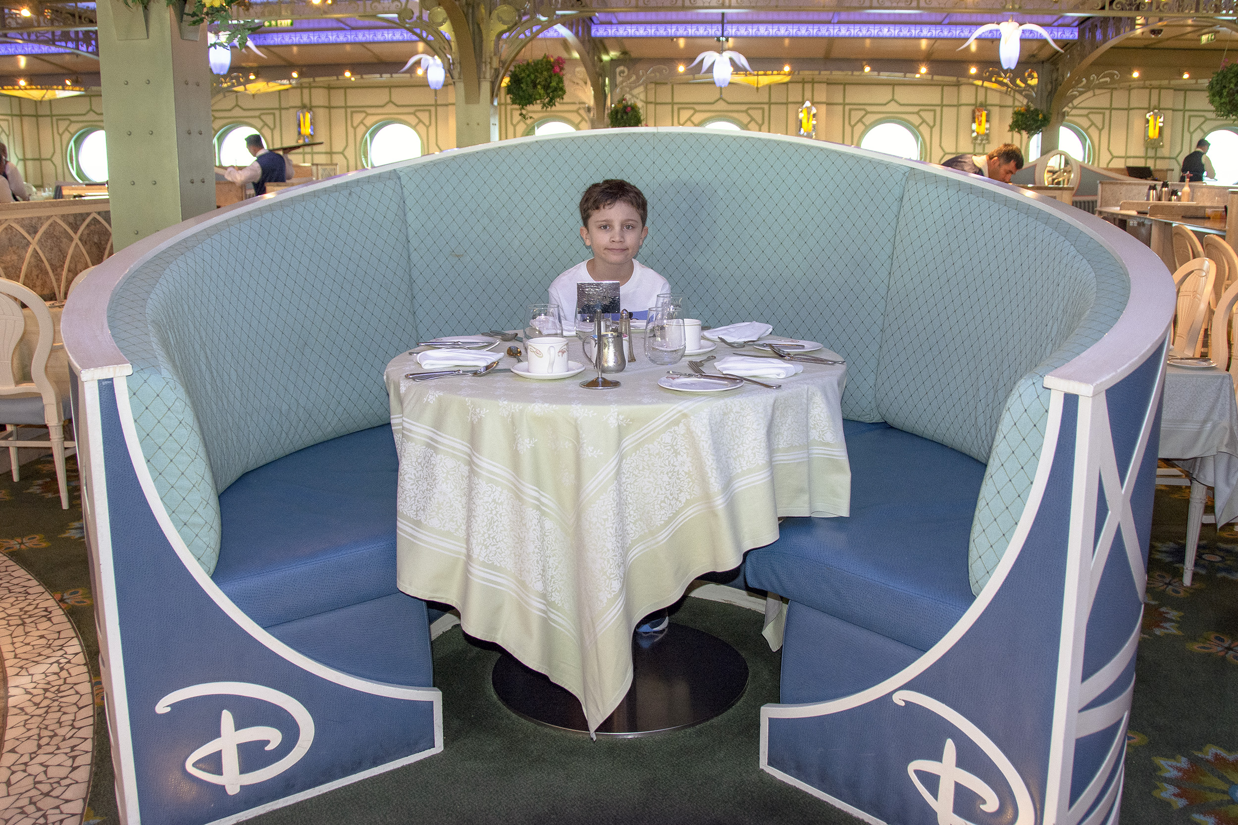 Disney Dream Enchanted Garden Breakfast Frukost