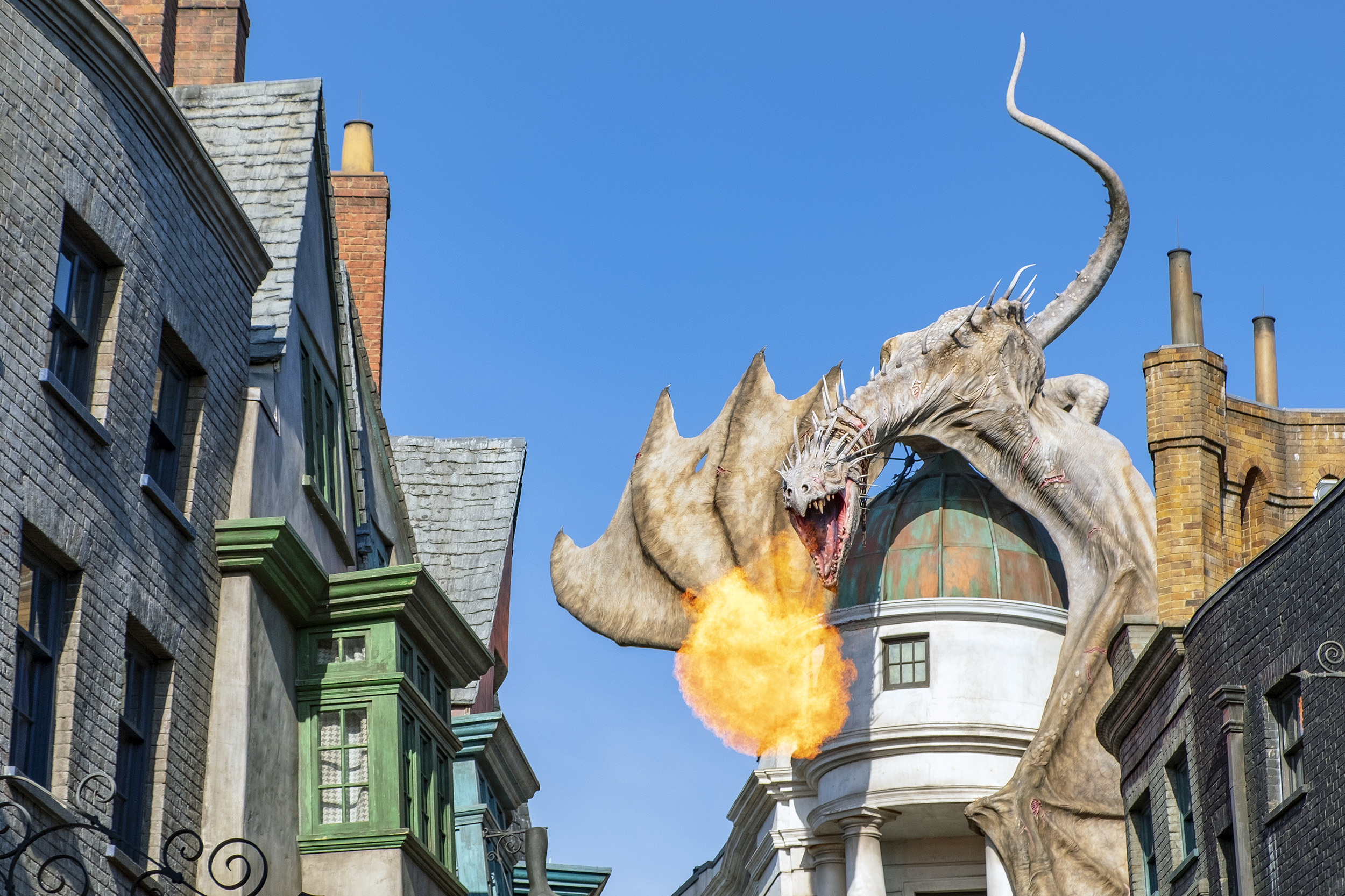 drake gringotts diagon alley the wizarding world of harry potter orlando