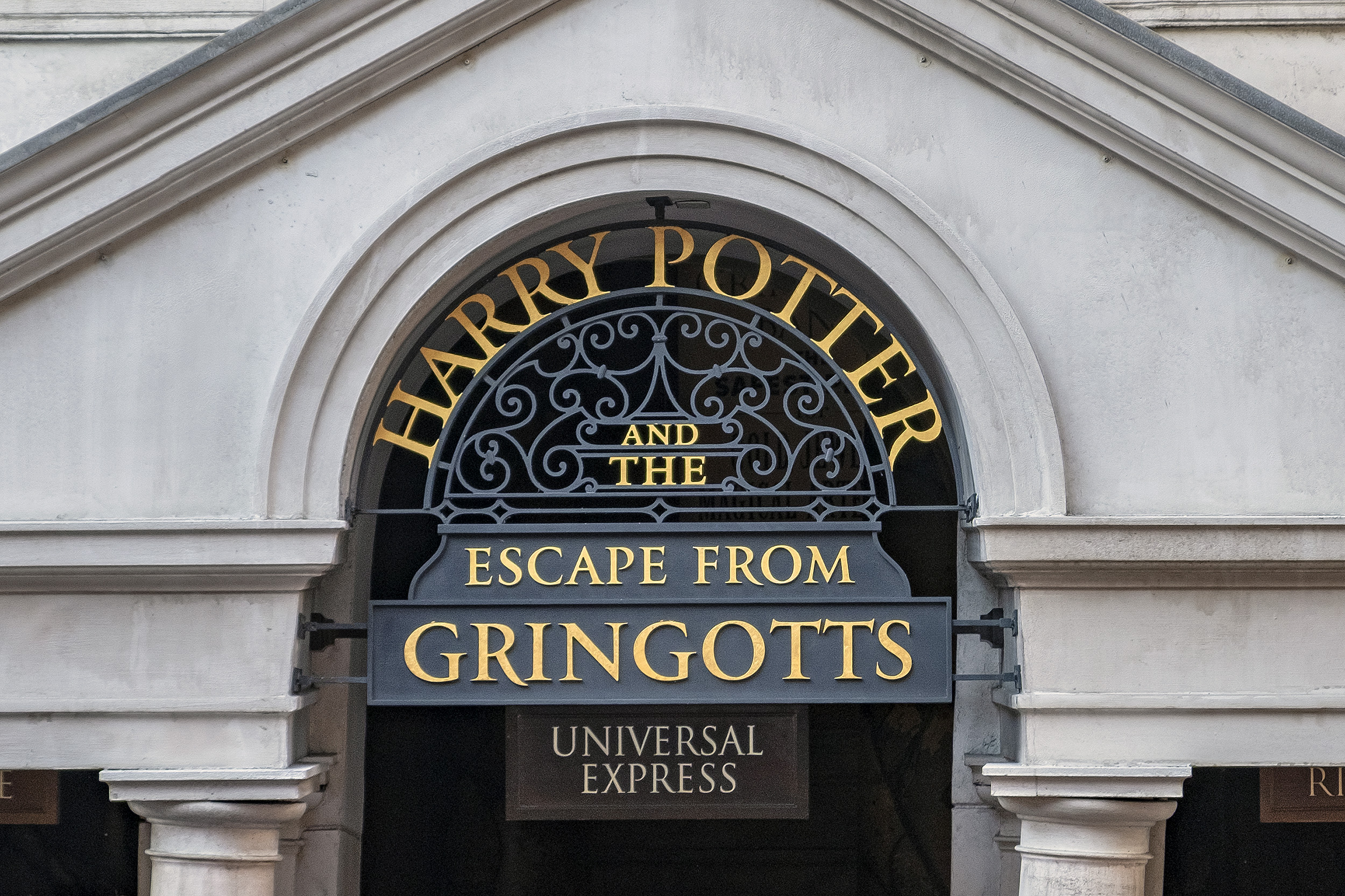 Harry Potter and the Escape from Gringotts. The wizarding world of harry potter. 