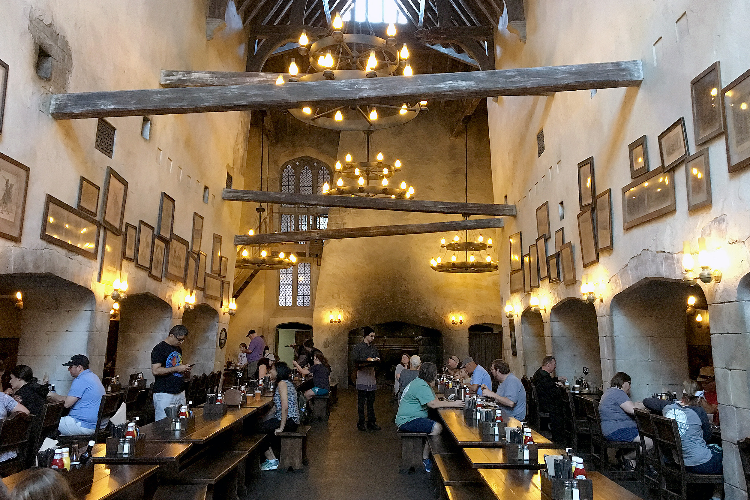 The Leaky Cauldron. The wizarding world of harry potter. 