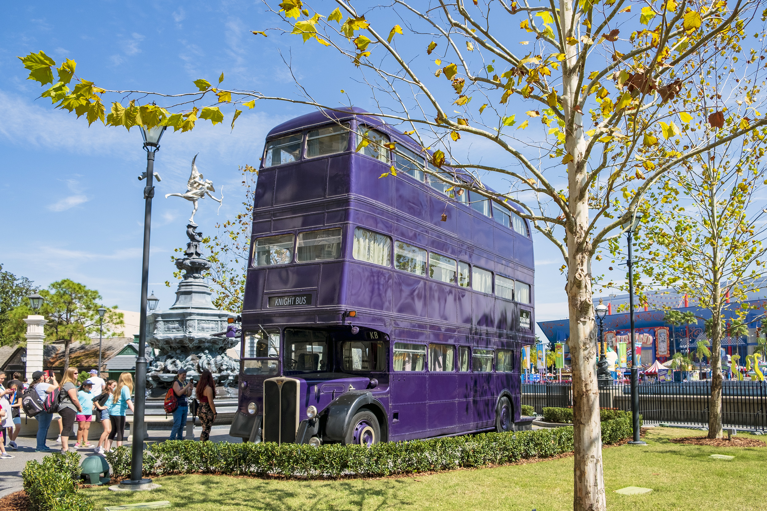 The Knight Bus utanför Diagon Alley. The Wizarding World of Harry Potter