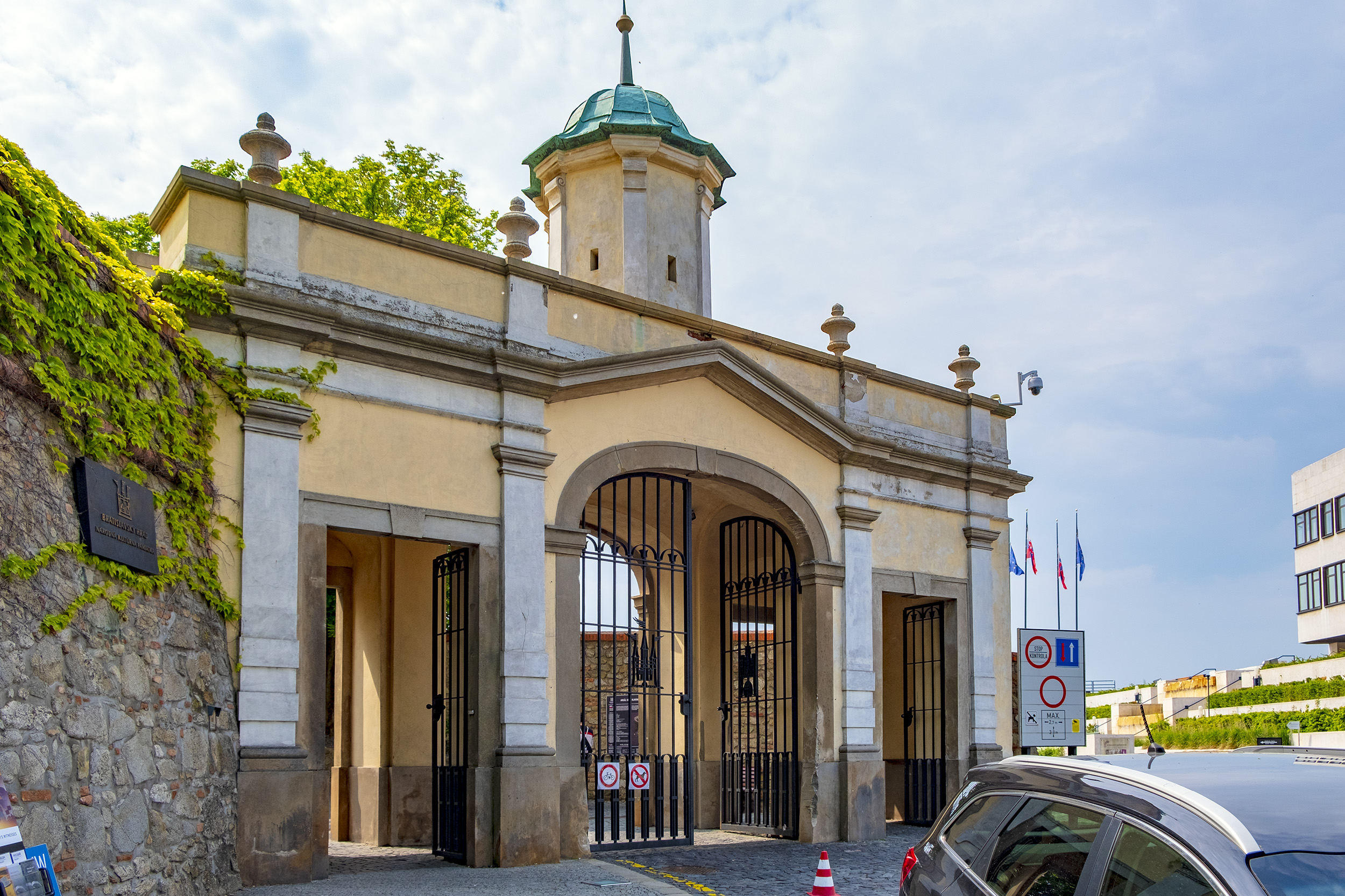 Vienna Gate Bratislava Slovakien