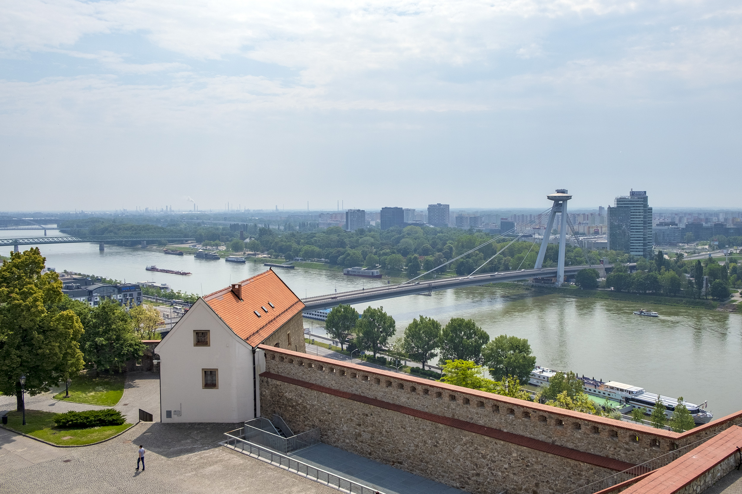 Donau Nový Most Bratislava Slott