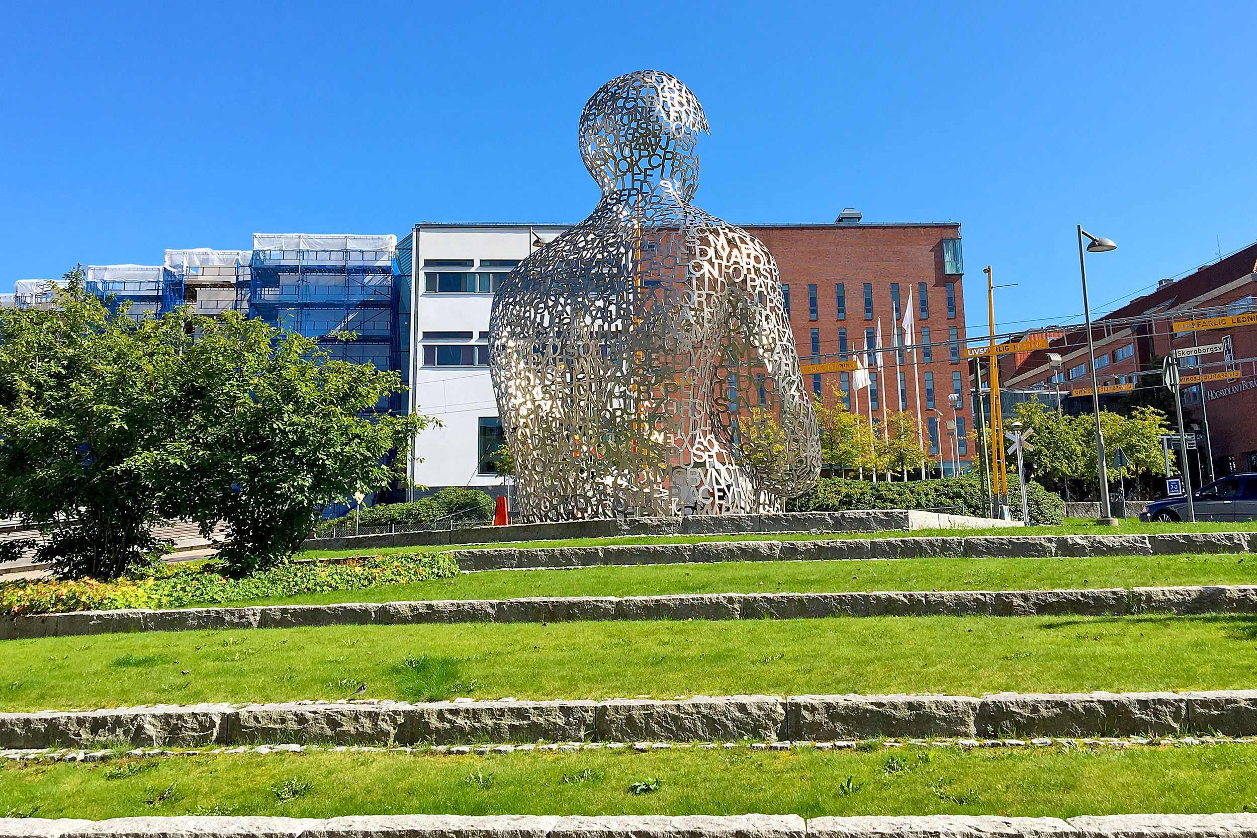 House of Knowledge är gjord av Jaume Plensa. 