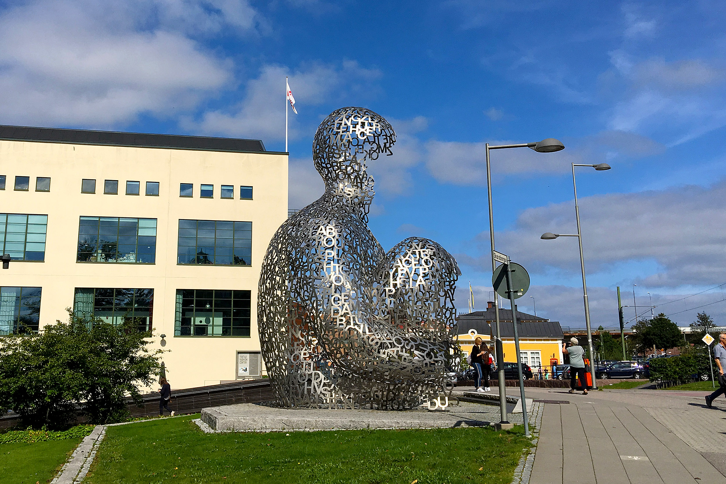 House of Knowledge är gjord av Jaume Plensa. 