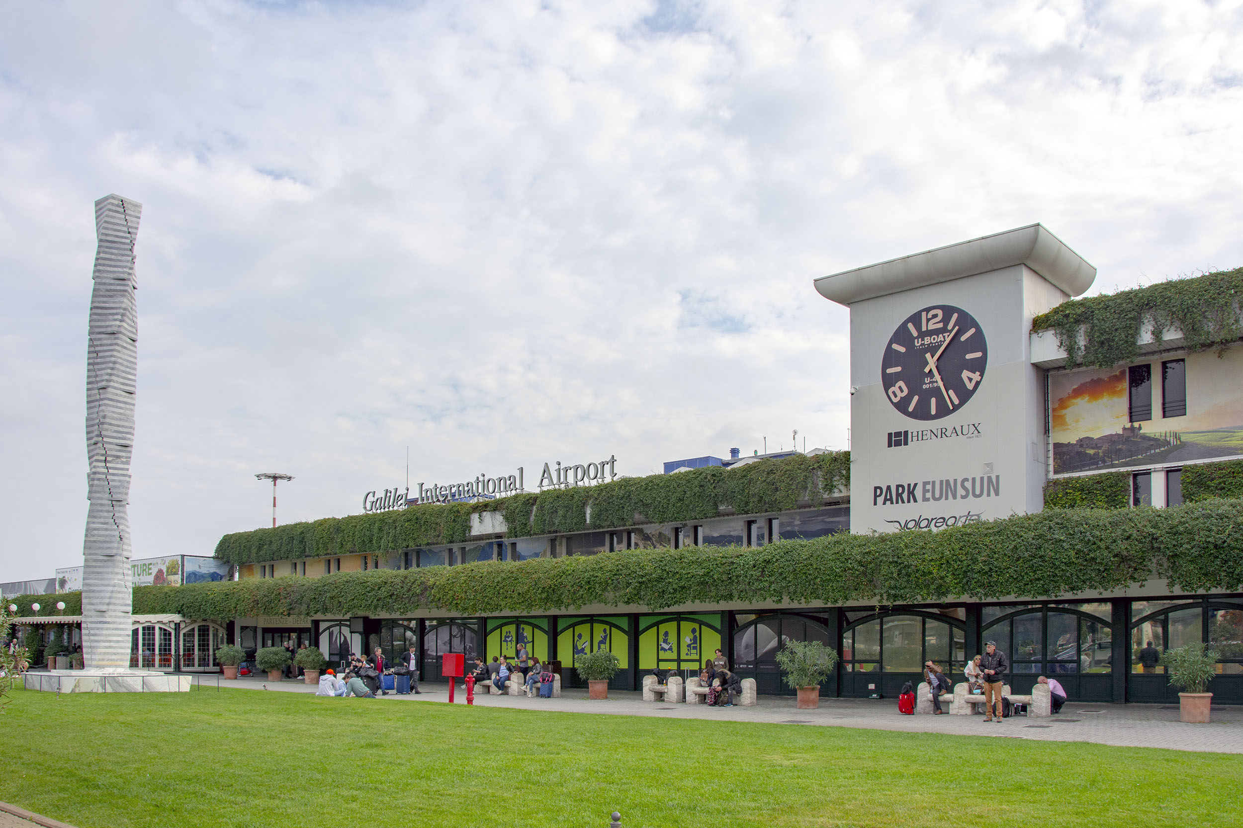 Galileo Galilei International Airport i Pisa. Weekendresa. 