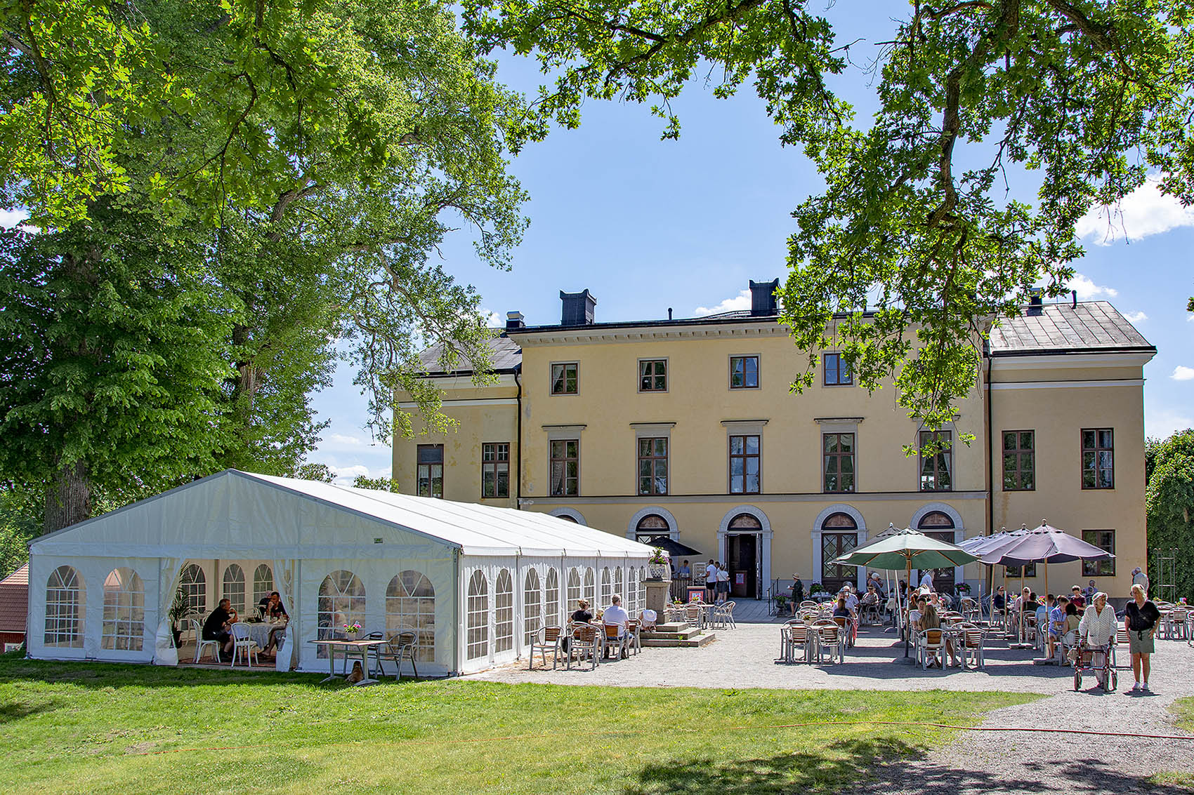 Taxinge slott uteservering