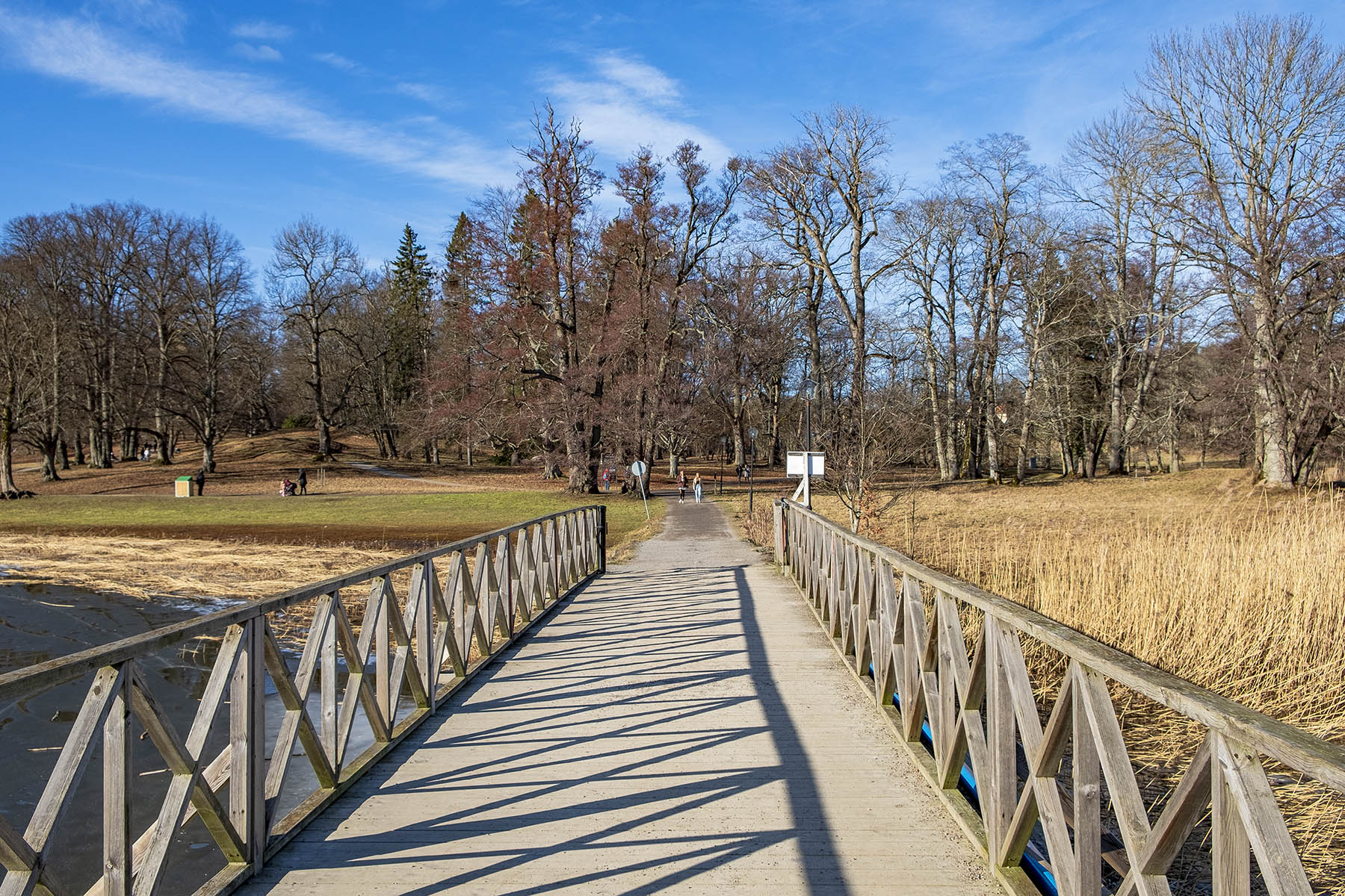 Bro mellan Tyresö slott och Notholmen