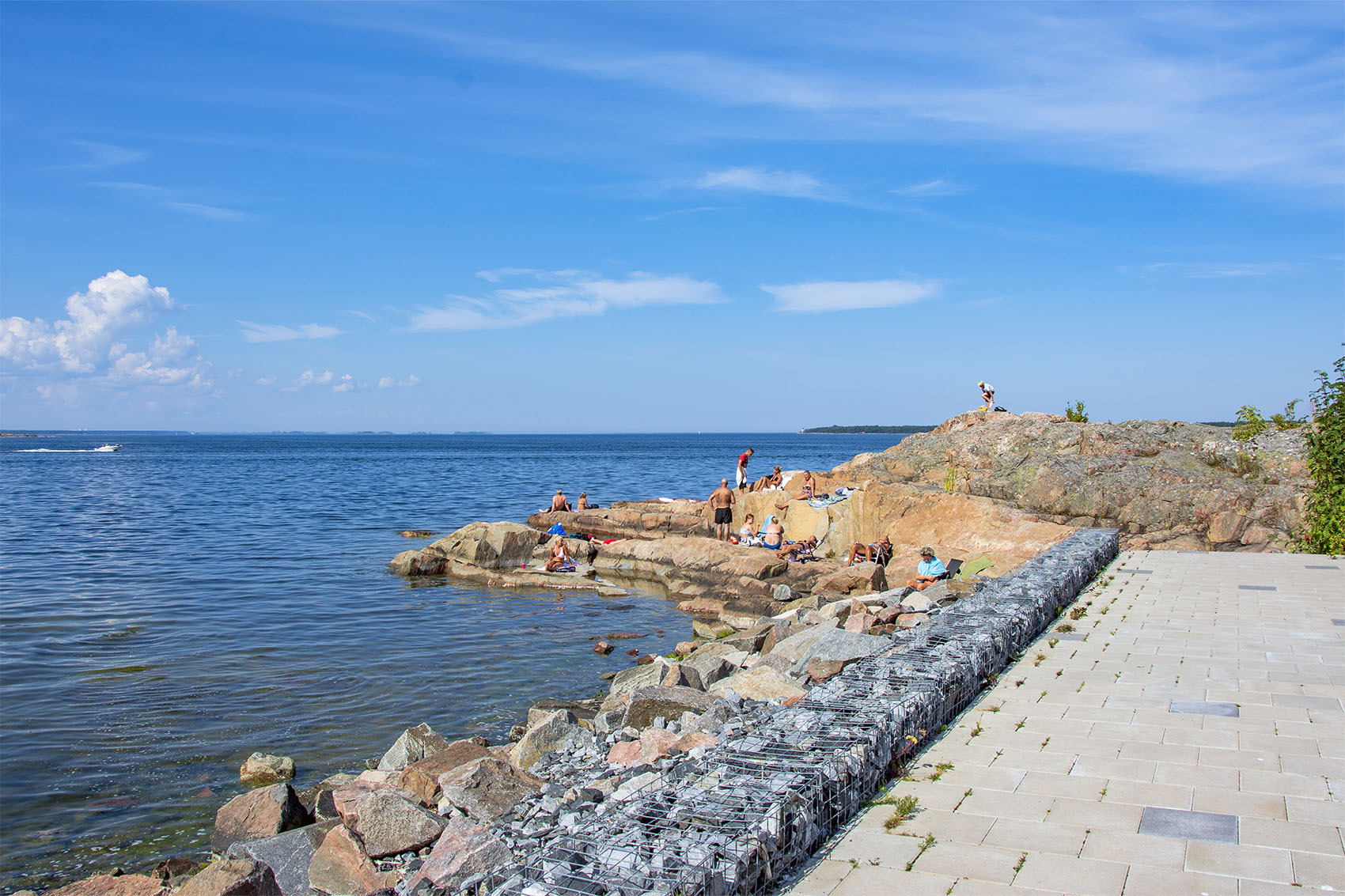 Klippor vid havet i Öregrund 