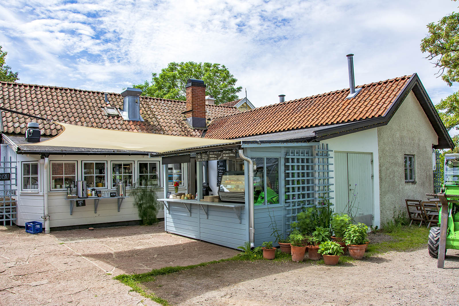 Trädgårdskafé på Capellagården i Vickleby