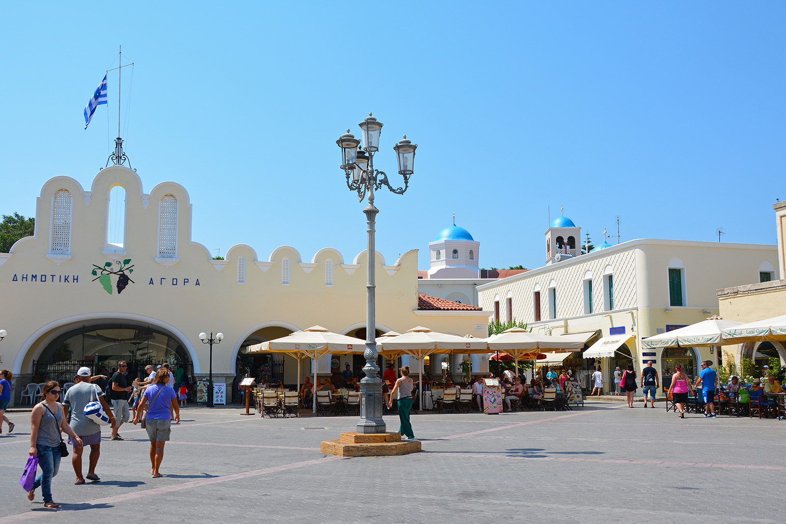 Elefhteria Square med saluhallen. Kos stad Grekland