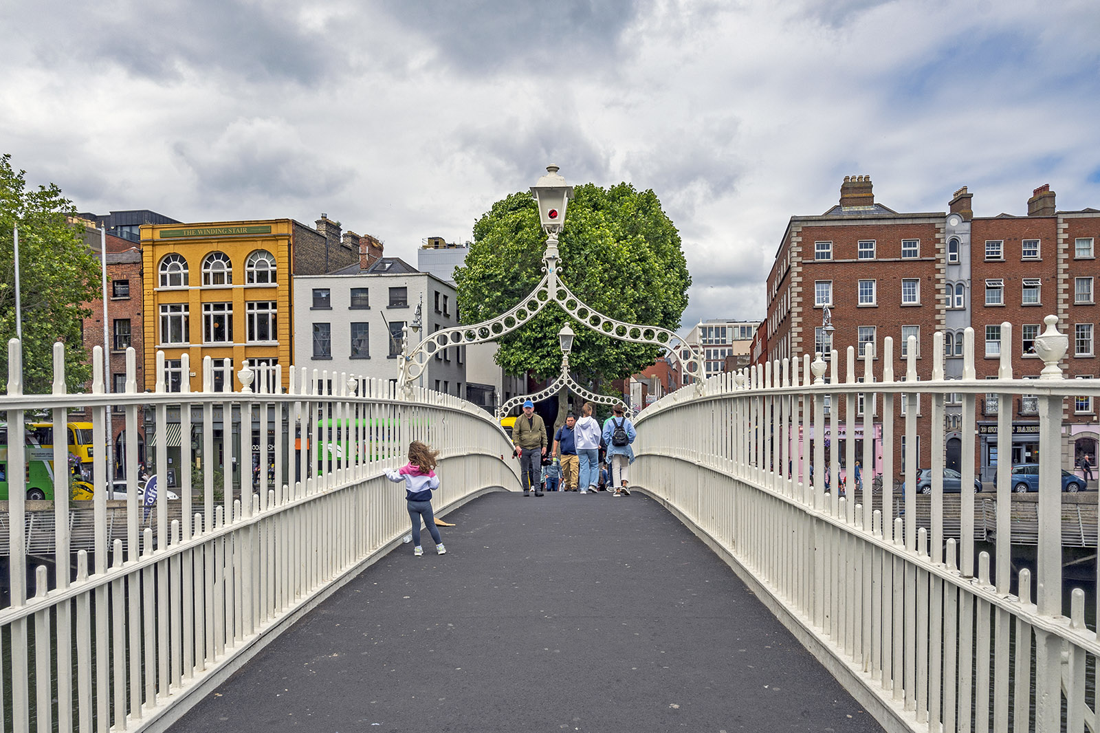  Ha'penny Bridge i Dublin